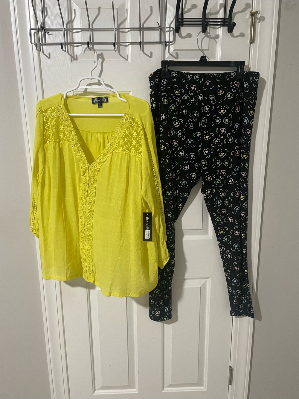 Yellow Lace-Trim Women's Blouse 2x and Black Patterned Leggings Set tc2 dogs